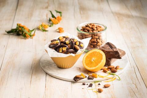 Almonds with Dark Chocolate and Orange